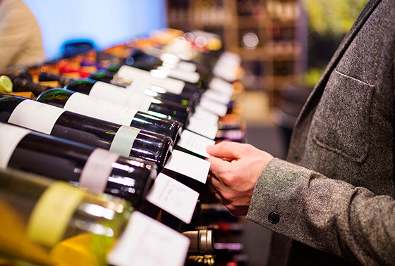 Choosing wine resized thumb2